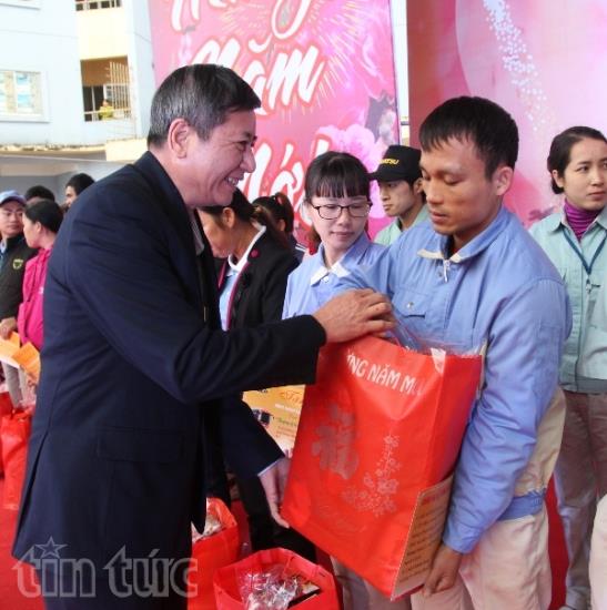 Đôn đốc các doanh nghiệp công khai tiền lương, thưởng Tết ảnh 1